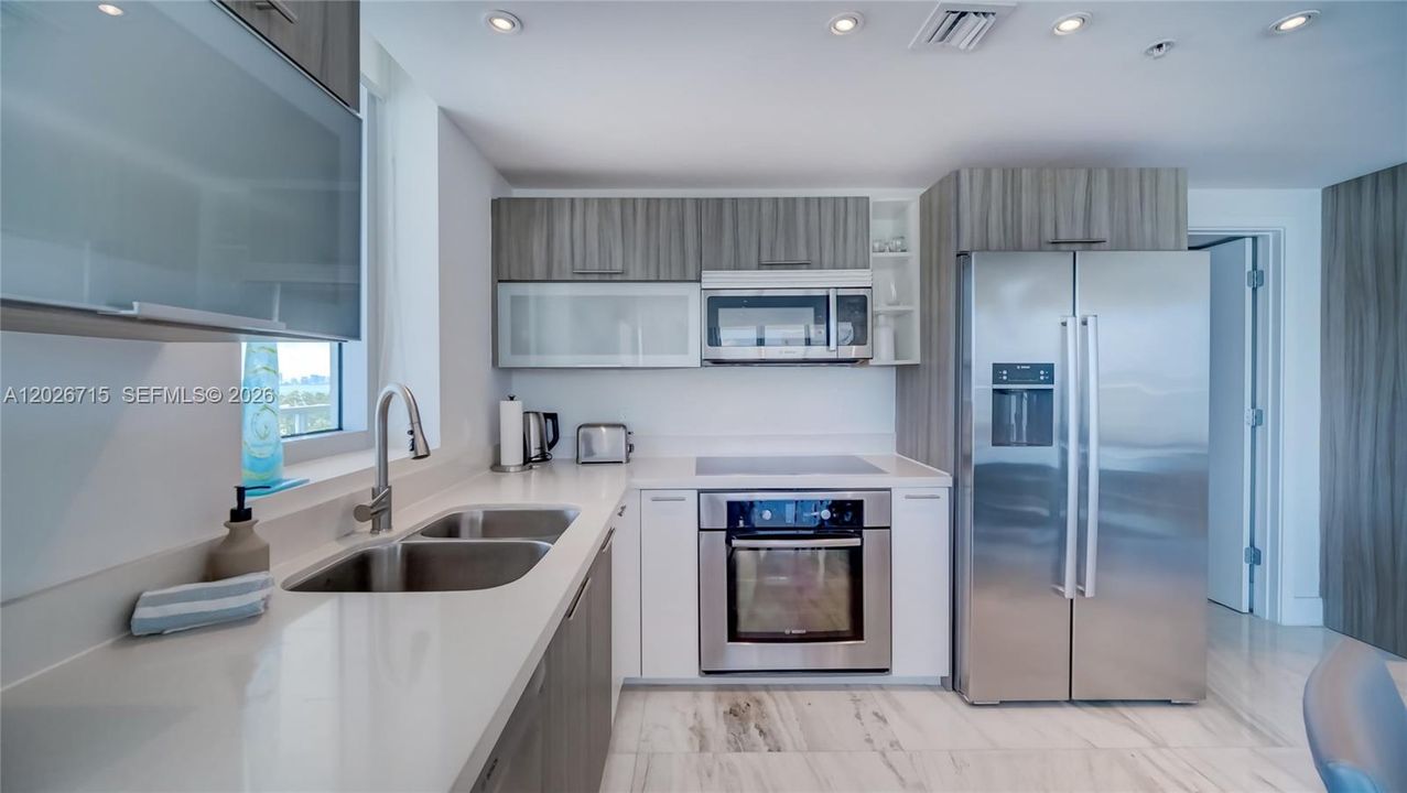 For Sale: $1,300,000 (3 beds, 3 baths, 1230 Square Feet)