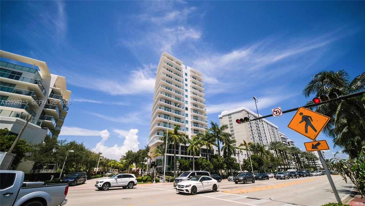 For Sale: $1,300,000 (3 beds, 3 baths, 1230 Square Feet)
