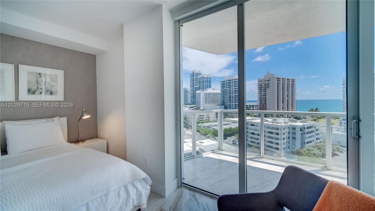 Second bedroom suite