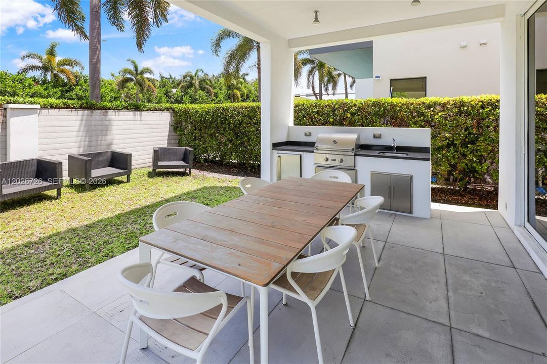 Pergola, Built-in grill