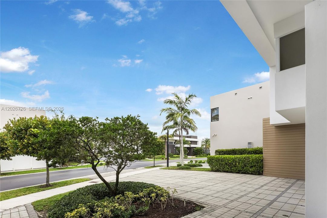 For Sale: $2,420,000 (5 beds, 5 baths, 4628 Square Feet)