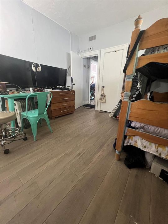 For Sale: $469,000 (2 beds, 1 baths, 1767 Square Feet)
