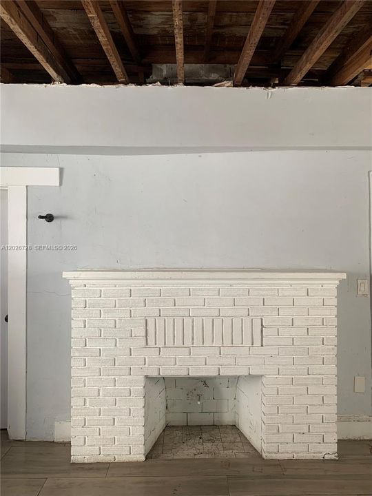 For Sale: $469,000 (2 beds, 1 baths, 1767 Square Feet)