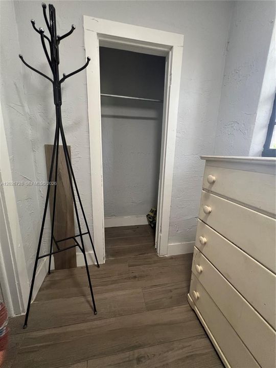 For Sale: $469,000 (2 beds, 1 baths, 1767 Square Feet)