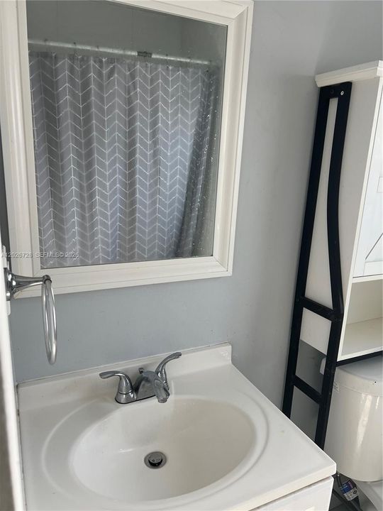 For Sale: $469,000 (2 beds, 1 baths, 1767 Square Feet)
