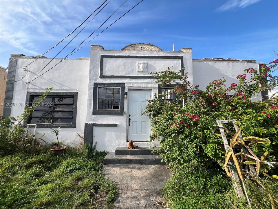For Sale: $469,000 (2 beds, 1 baths, 1767 Square Feet)