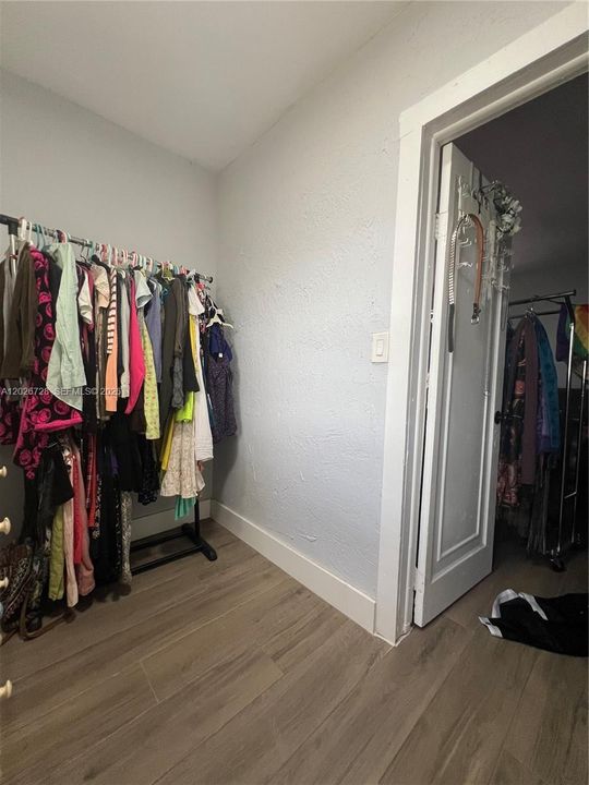 For Sale: $469,000 (2 beds, 1 baths, 1767 Square Feet)
