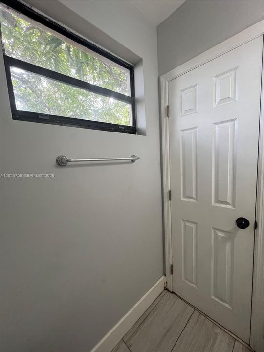 For Sale: $469,000 (2 beds, 1 baths, 1767 Square Feet)