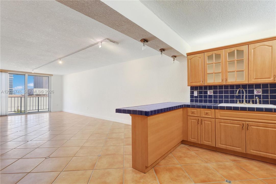 Activo con contrato: $249,900 (1 camas, 1 baños, 905 Pies cuadrados)