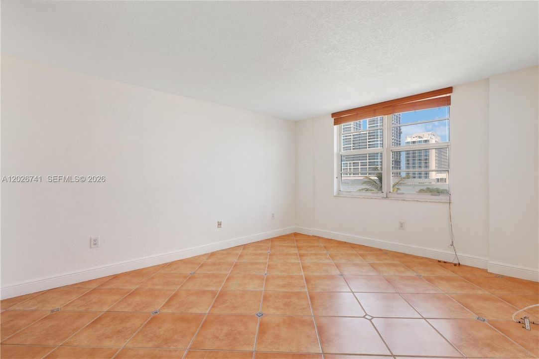 Activo con contrato: $249,900 (1 camas, 1 baños, 905 Pies cuadrados)