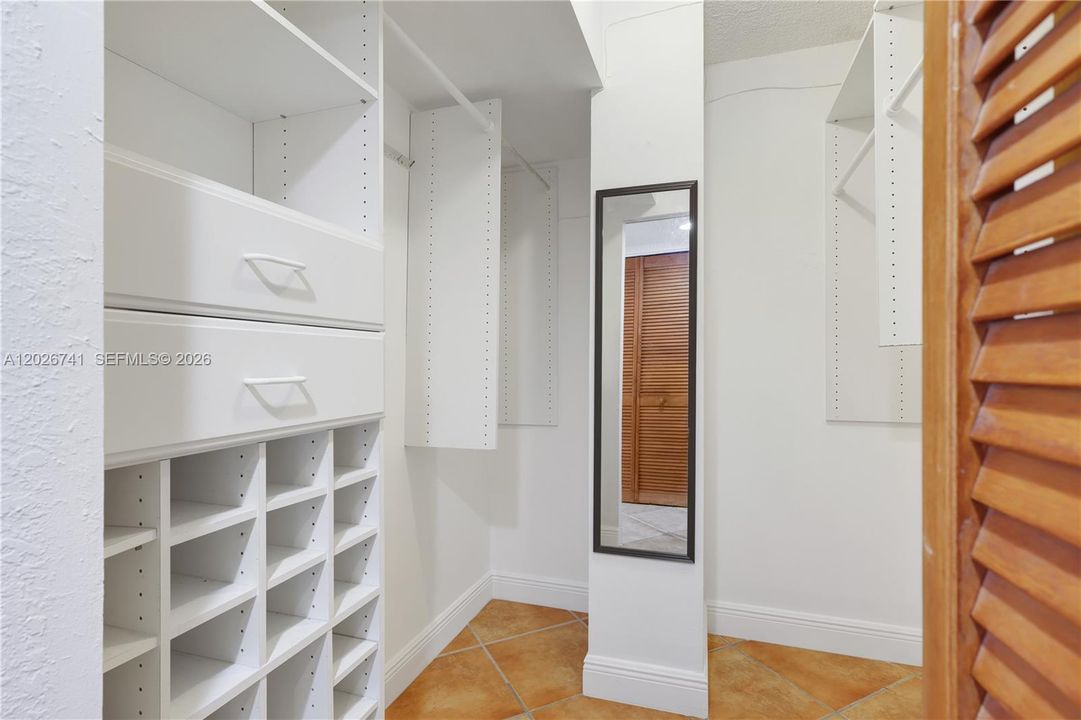 Activo con contrato: $249,900 (1 camas, 1 baños, 905 Pies cuadrados)