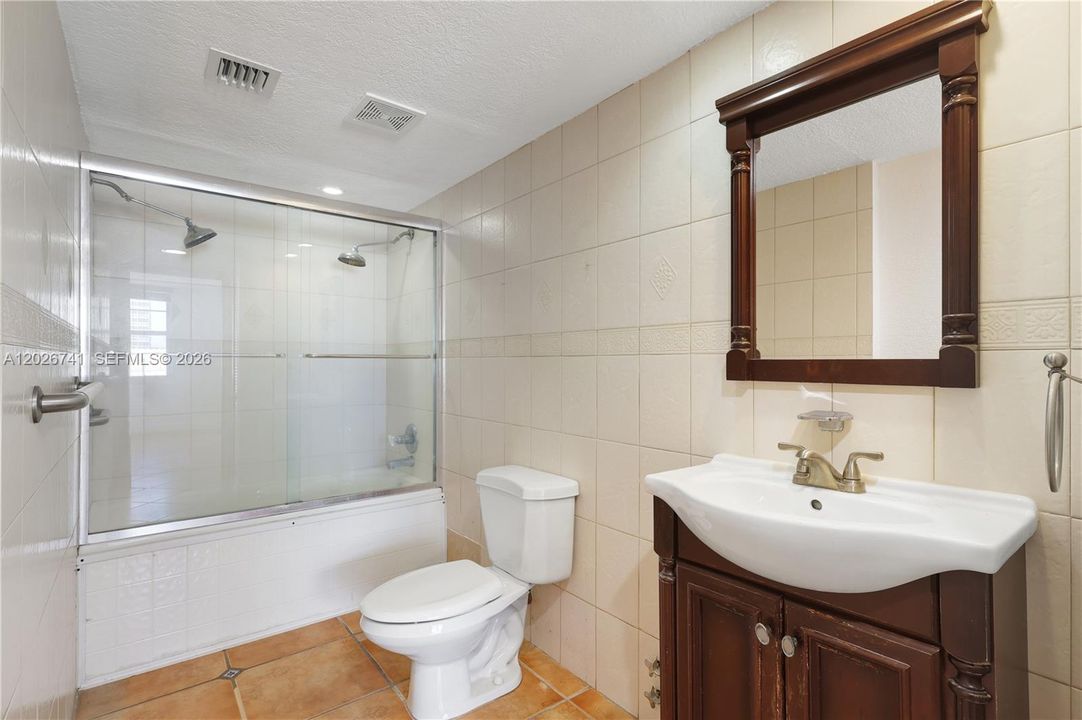 Activo con contrato: $249,900 (1 camas, 1 baños, 905 Pies cuadrados)