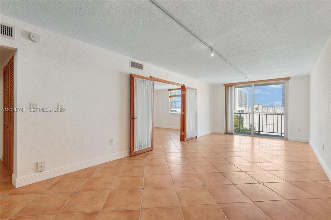 Activo con contrato: $249,900 (1 camas, 1 baños, 905 Pies cuadrados)