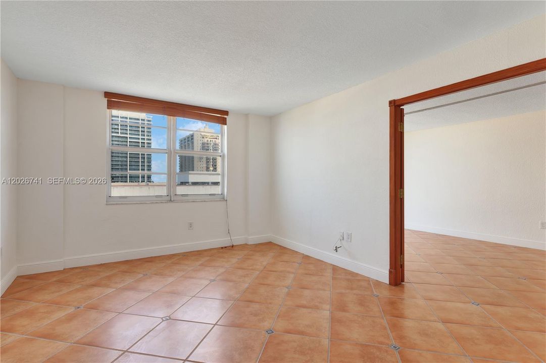Activo con contrato: $249,900 (1 camas, 1 baños, 905 Pies cuadrados)