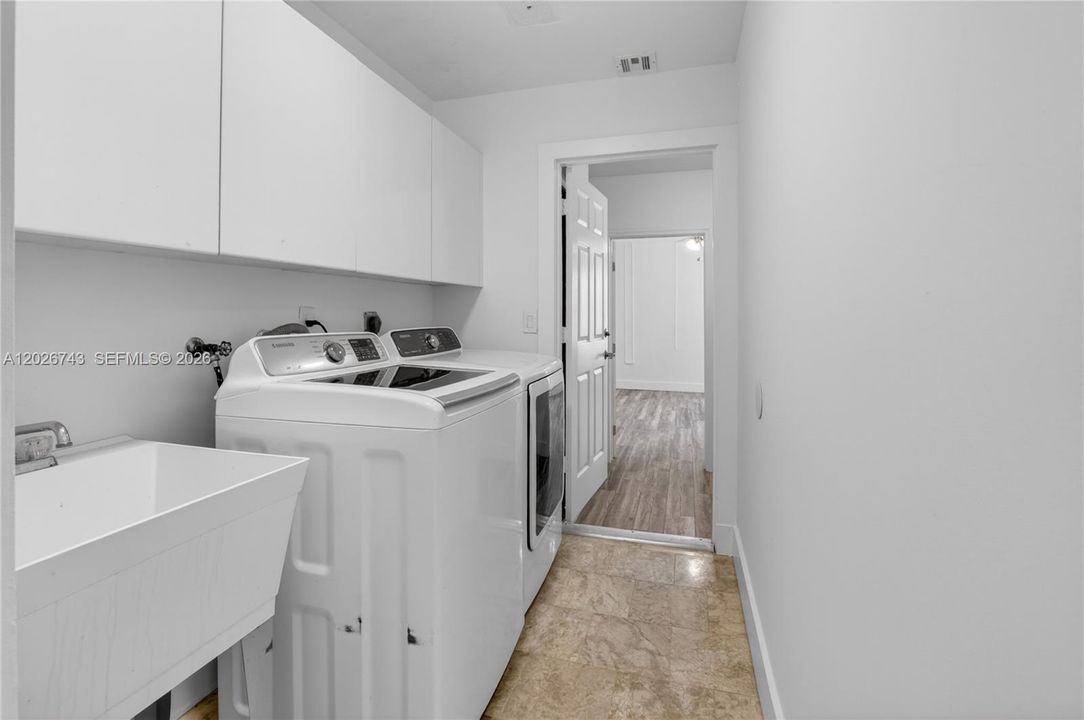 For Sale: $820,000 (3 beds, 2 baths, 1868 Square Feet)