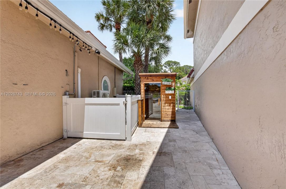For Sale: $820,000 (3 beds, 2 baths, 1868 Square Feet)