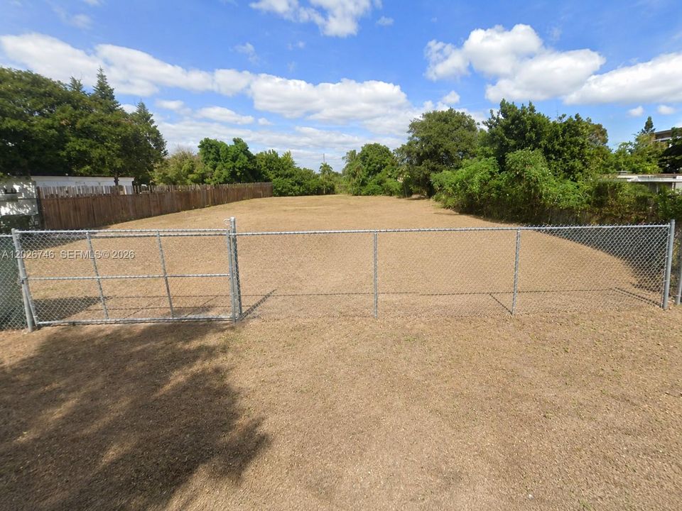 For Sale: $663,000 (0.25 acres)