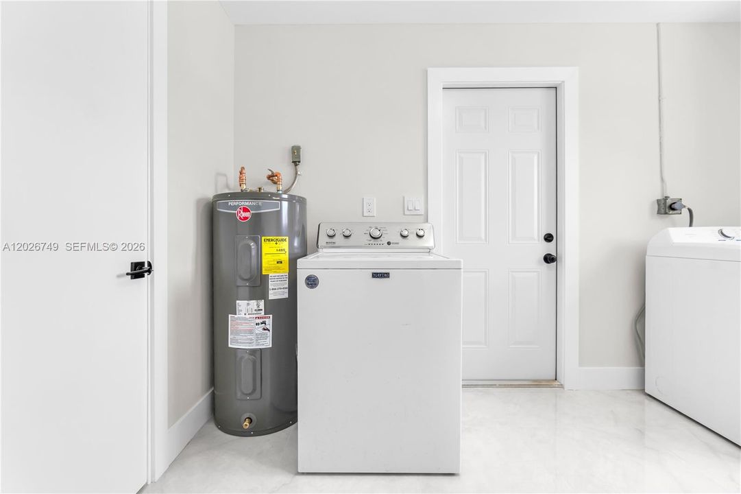 For Sale: $525,000 (3 beds, 2 baths, 1235 Square Feet)