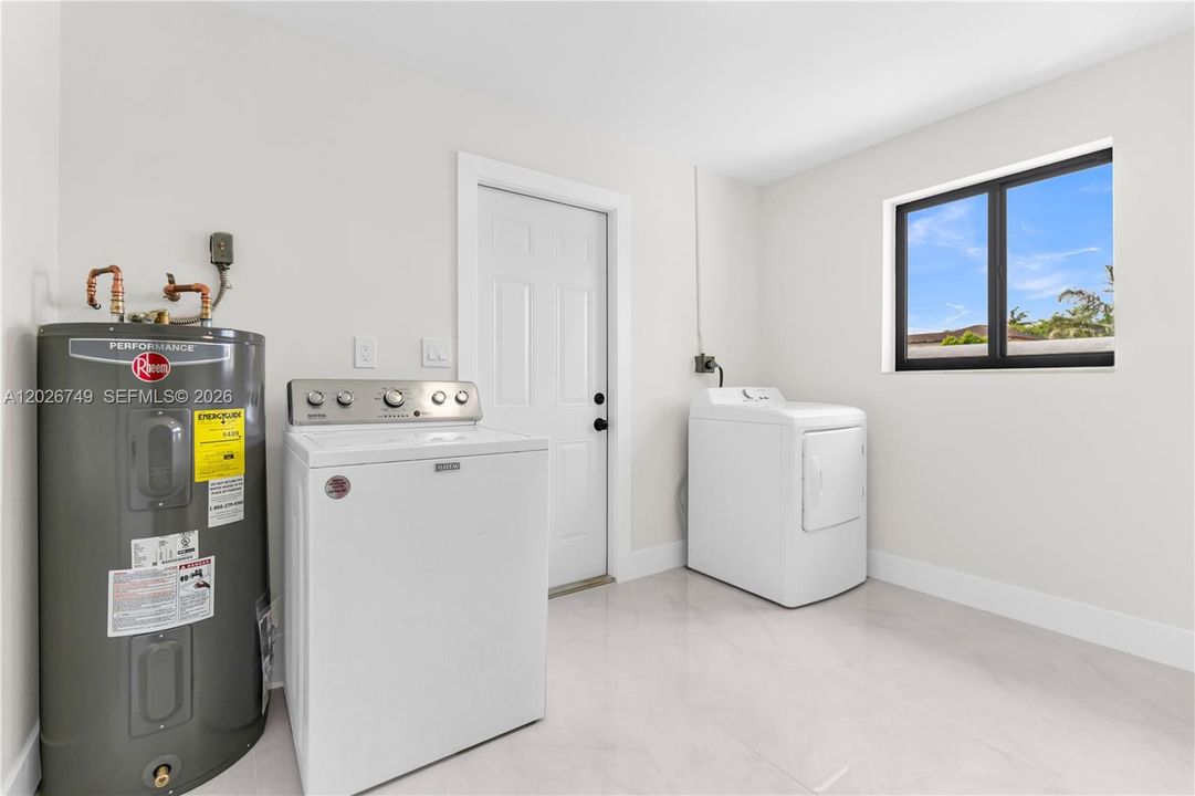 For Sale: $525,000 (3 beds, 2 baths, 1235 Square Feet)