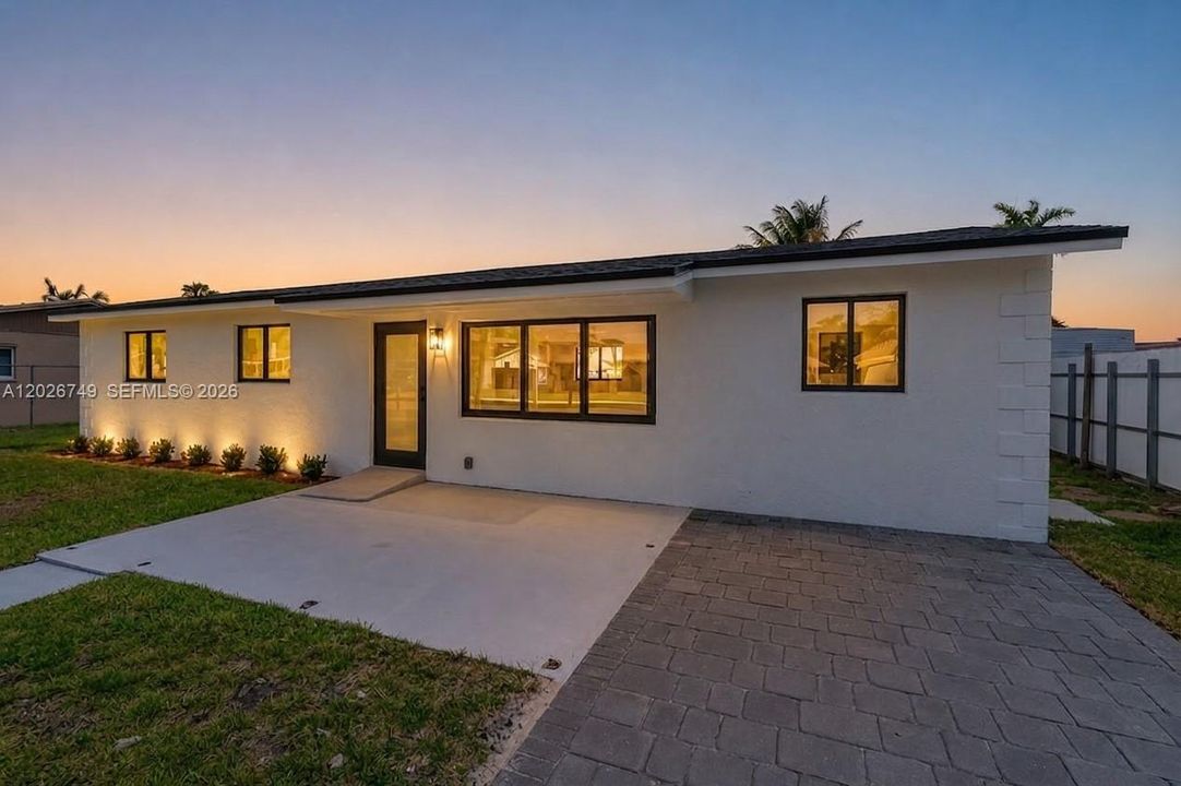 For Sale: $525,000 (3 beds, 2 baths, 1235 Square Feet)