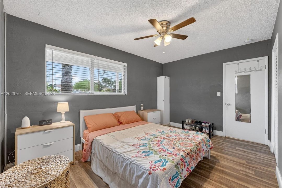 For Sale: $425,000 (3 beds, 2 baths, 1350 Square Feet)