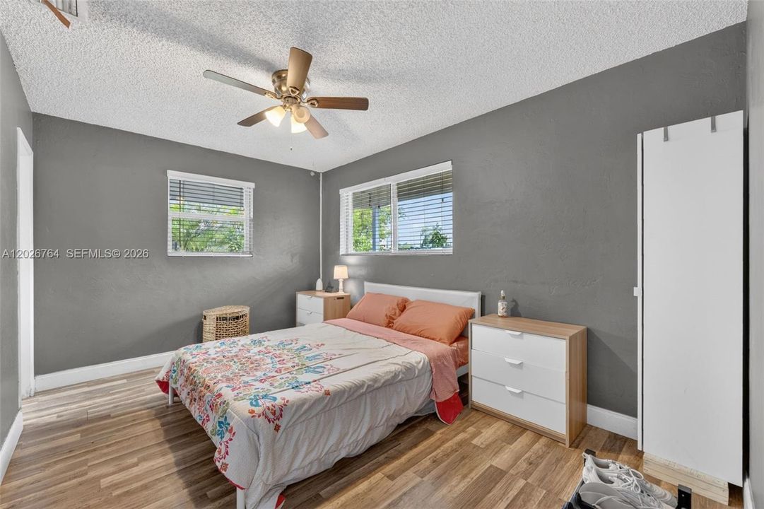 For Sale: $425,000 (3 beds, 2 baths, 1350 Square Feet)