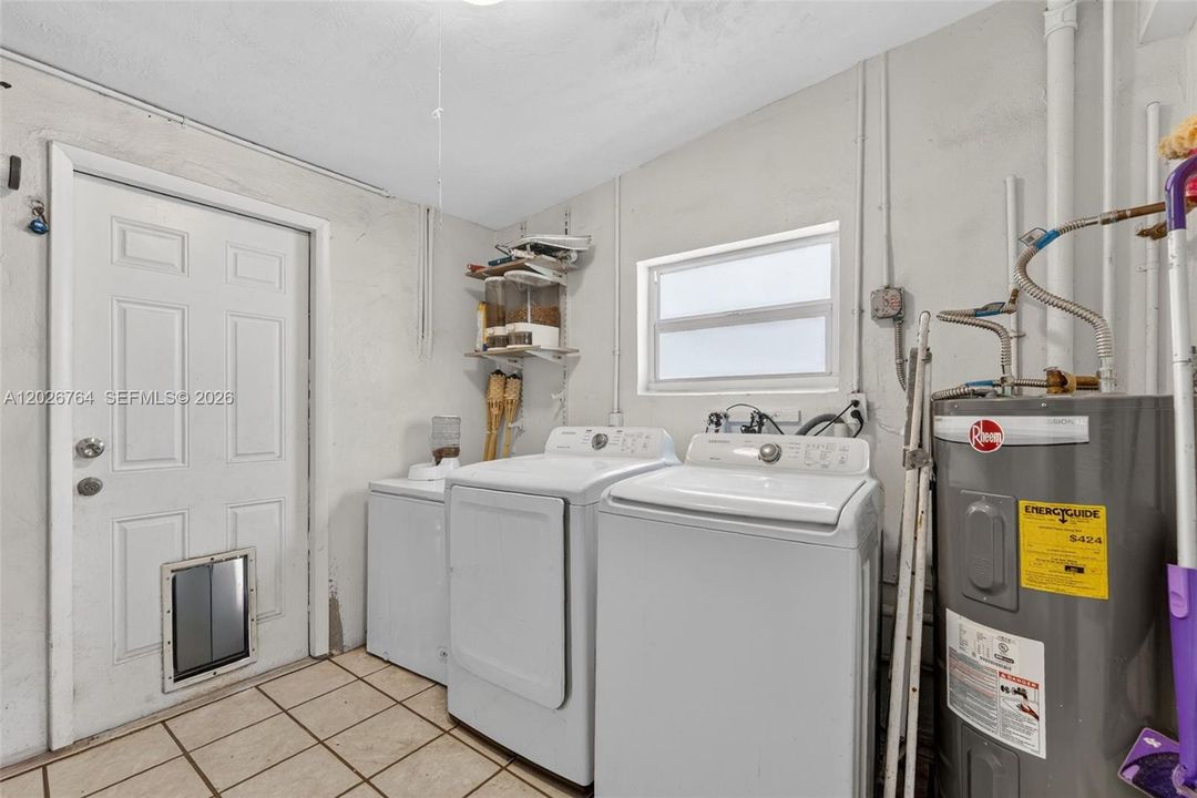 For Sale: $425,000 (3 beds, 2 baths, 1350 Square Feet)