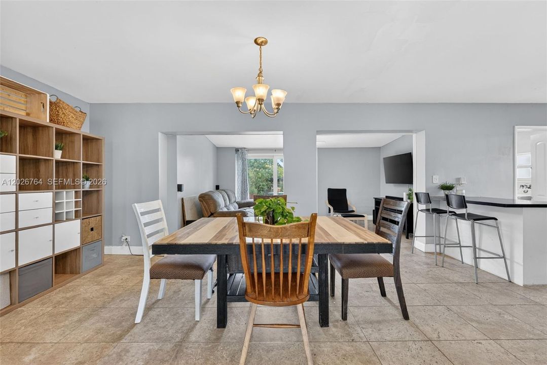 For Sale: $425,000 (3 beds, 2 baths, 1350 Square Feet)