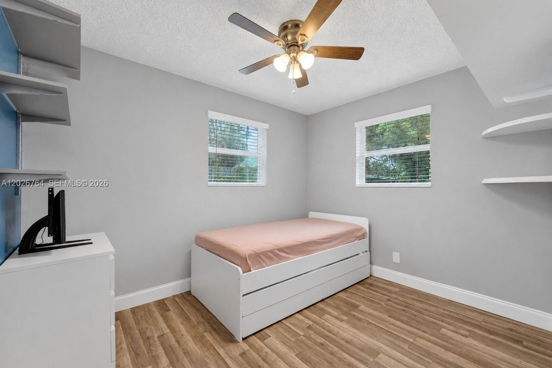 For Sale: $425,000 (3 beds, 2 baths, 1350 Square Feet)