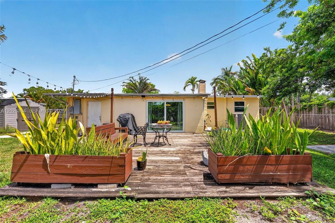 For Sale: $425,000 (3 beds, 2 baths, 1350 Square Feet)