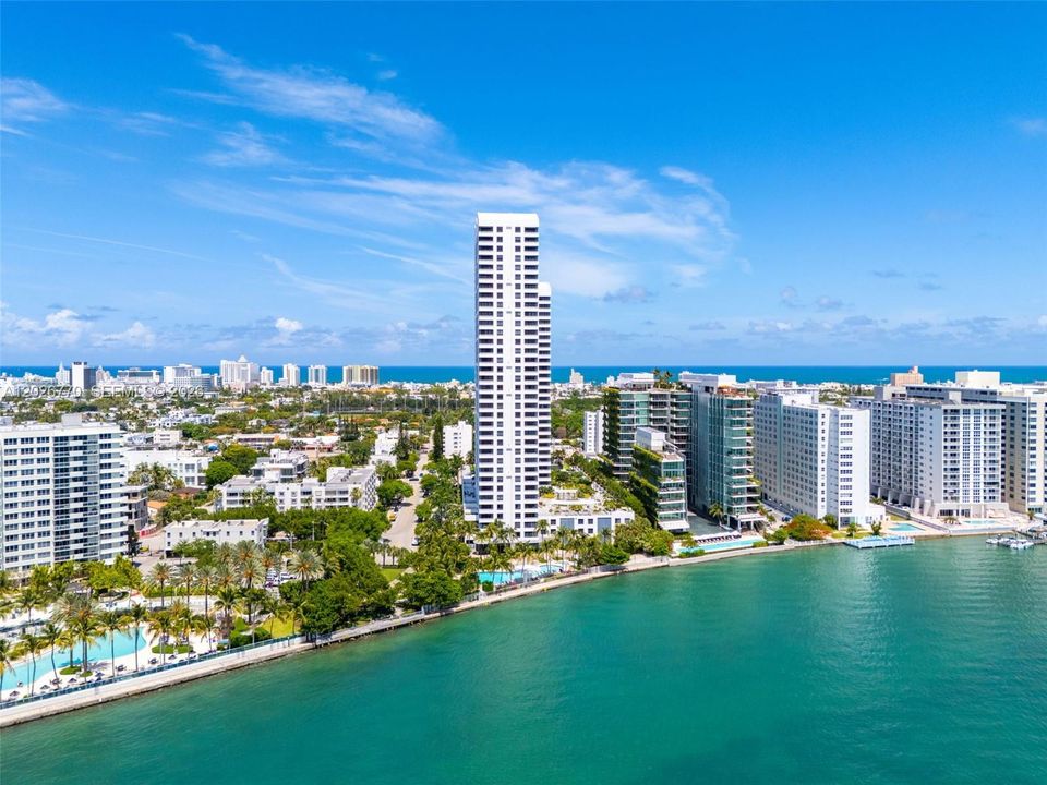 Active With Contract: $1,030,000 (2 beds, 2 baths, 1262 Square Feet)