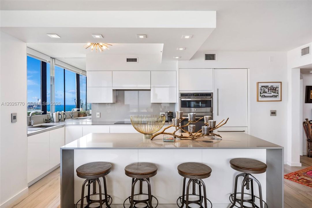 Active With Contract: $1,030,000 (2 beds, 2 baths, 1262 Square Feet)