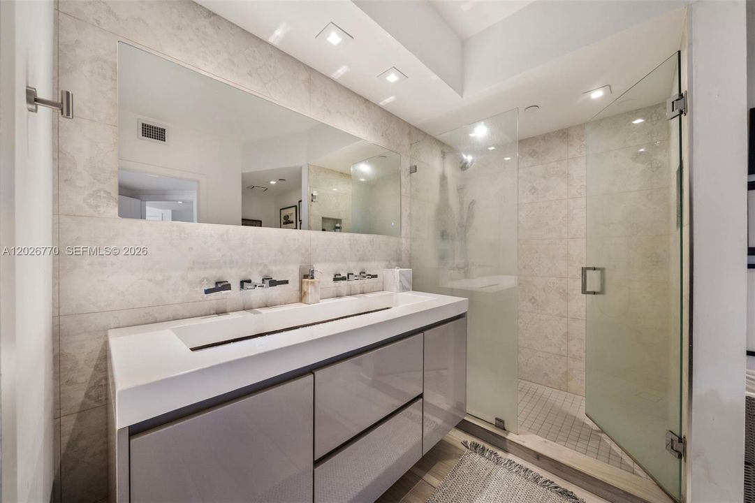 Active With Contract: $1,030,000 (2 beds, 2 baths, 1262 Square Feet)