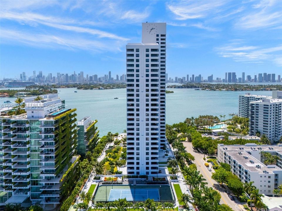 Active With Contract: $1,030,000 (2 beds, 2 baths, 1262 Square Feet)