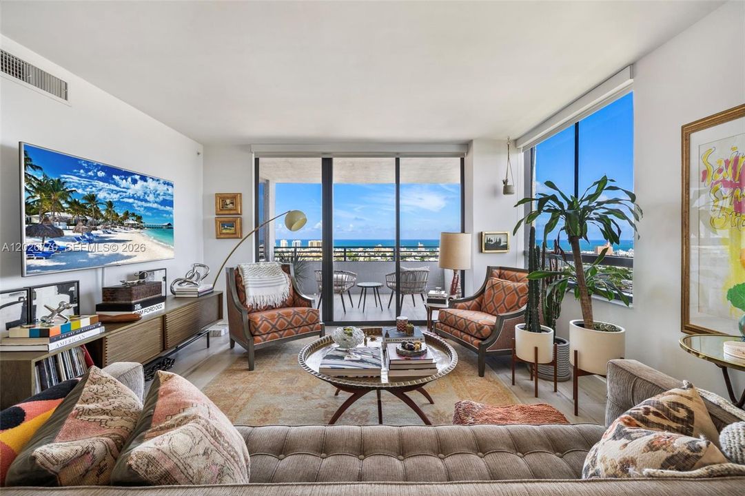 Active With Contract: $1,030,000 (2 beds, 2 baths, 1262 Square Feet)