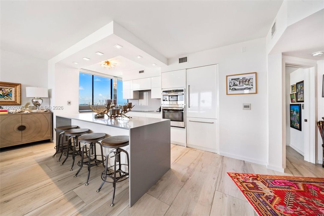 Active With Contract: $1,030,000 (2 beds, 2 baths, 1262 Square Feet)