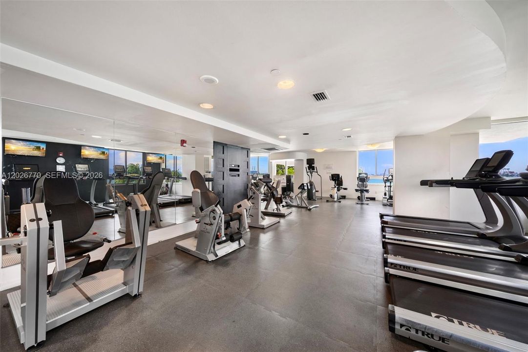 Active With Contract: $1,030,000 (2 beds, 2 baths, 1262 Square Feet)