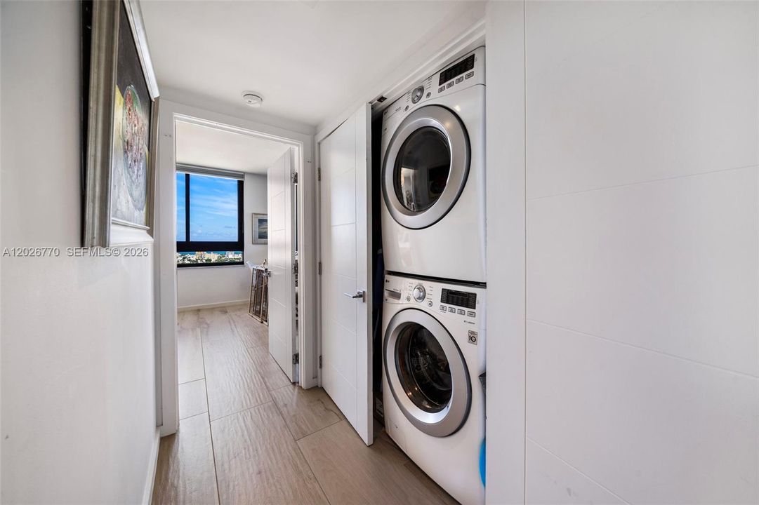 Active With Contract: $1,030,000 (2 beds, 2 baths, 1262 Square Feet)