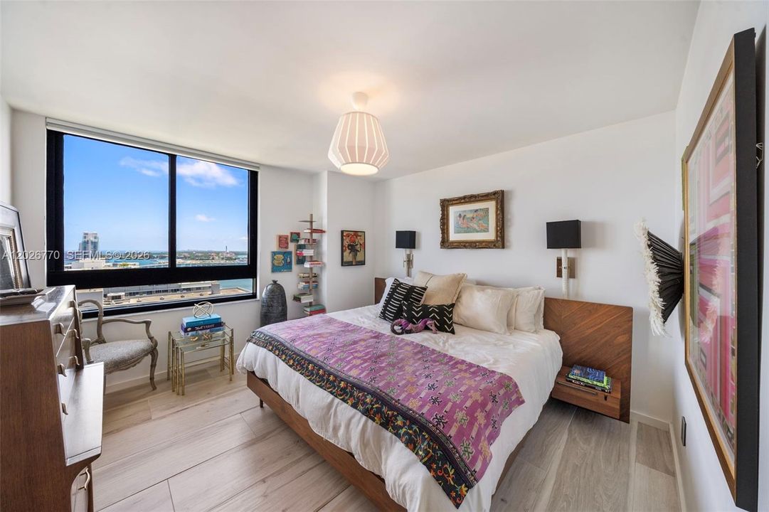 Active With Contract: $1,030,000 (2 beds, 2 baths, 1262 Square Feet)