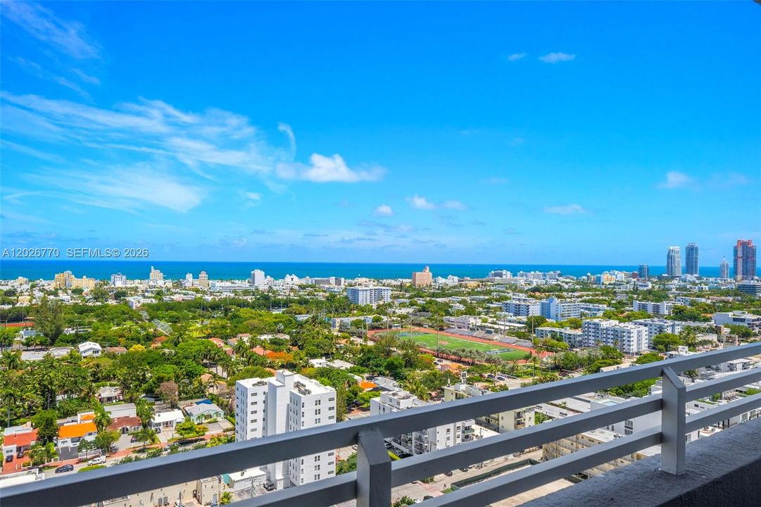 Active With Contract: $1,030,000 (2 beds, 2 baths, 1262 Square Feet)