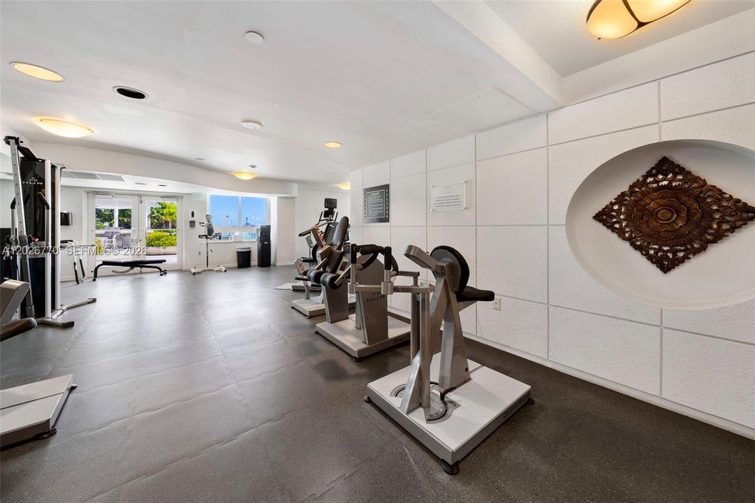 Active With Contract: $1,030,000 (2 beds, 2 baths, 1262 Square Feet)