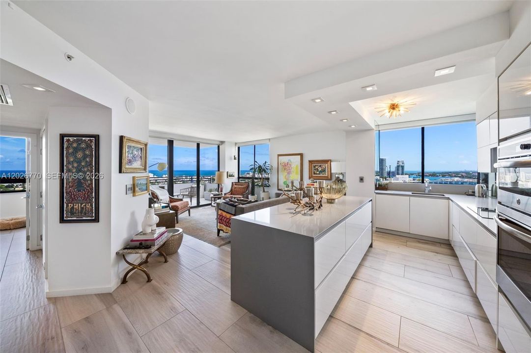 Active With Contract: $1,030,000 (2 beds, 2 baths, 1262 Square Feet)