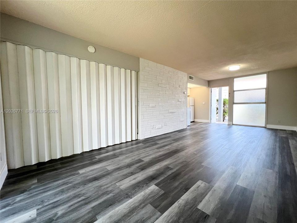 Activo con contrato: $1,599 (0 camas, 1 baños, 565 Pies cuadrados)