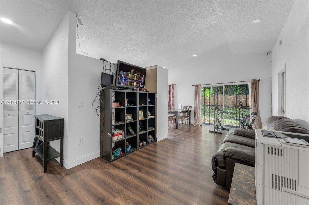 For Sale: $550,000 (3 beds, 2 baths, 1167 Square Feet)