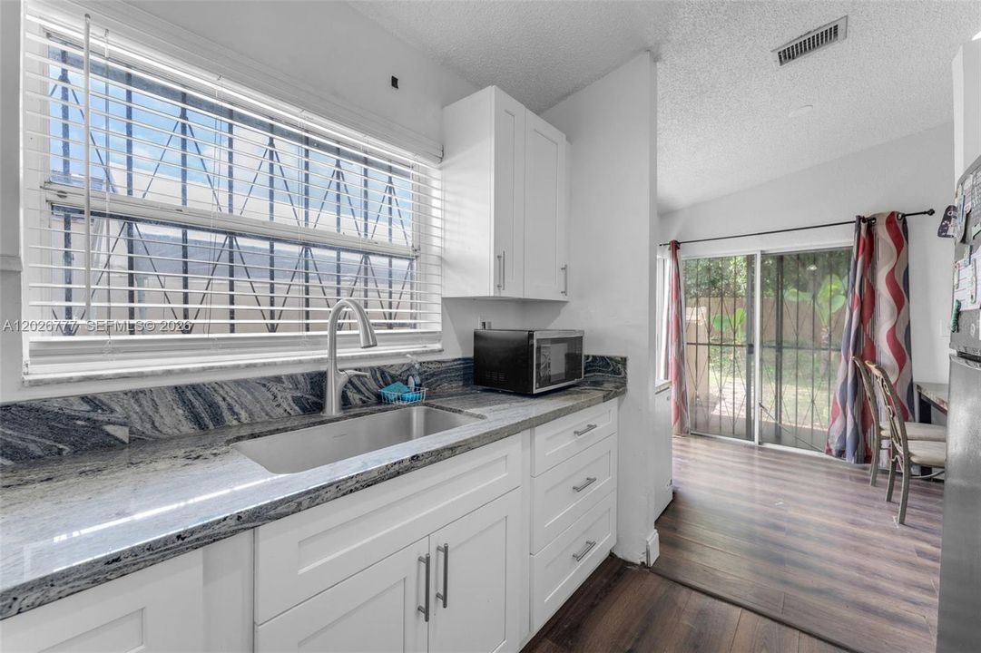 For Sale: $550,000 (3 beds, 2 baths, 1167 Square Feet)