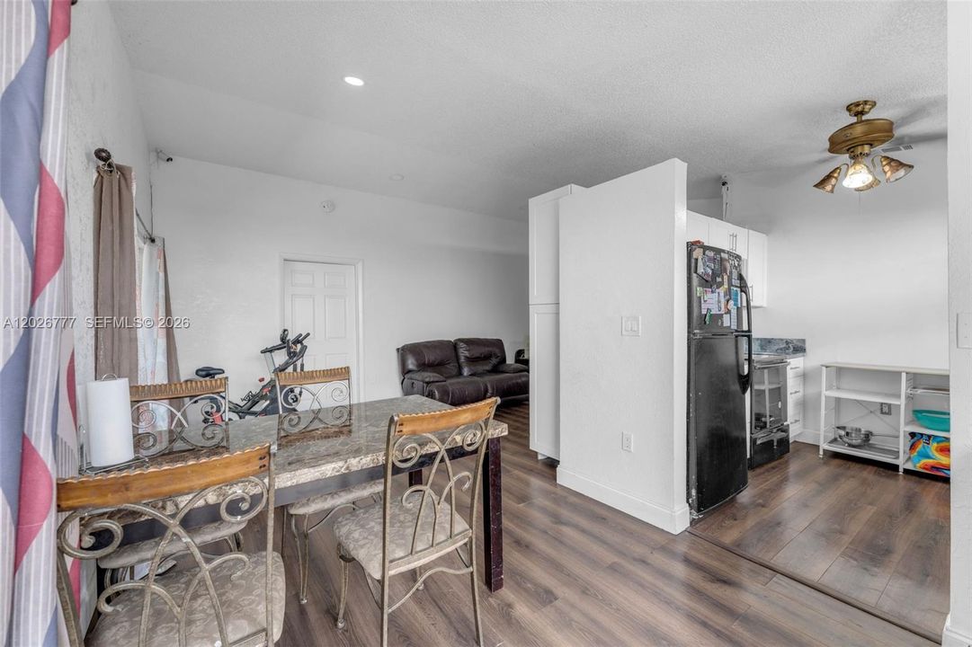 For Sale: $550,000 (3 beds, 2 baths, 1167 Square Feet)