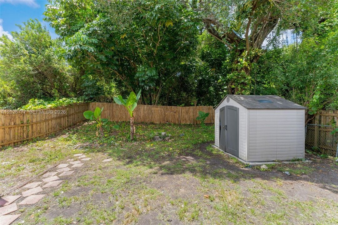 For Sale: $550,000 (3 beds, 2 baths, 1167 Square Feet)