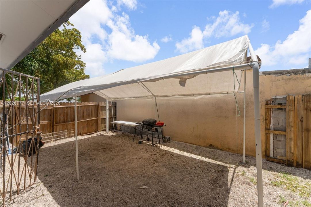 For Sale: $550,000 (3 beds, 2 baths, 1167 Square Feet)