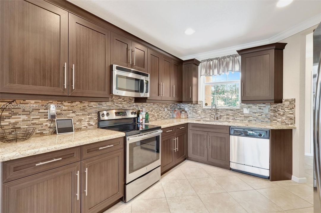 На продажу: $449,000 (3 спален, 2 ванн, 1851 Квадратных фут)