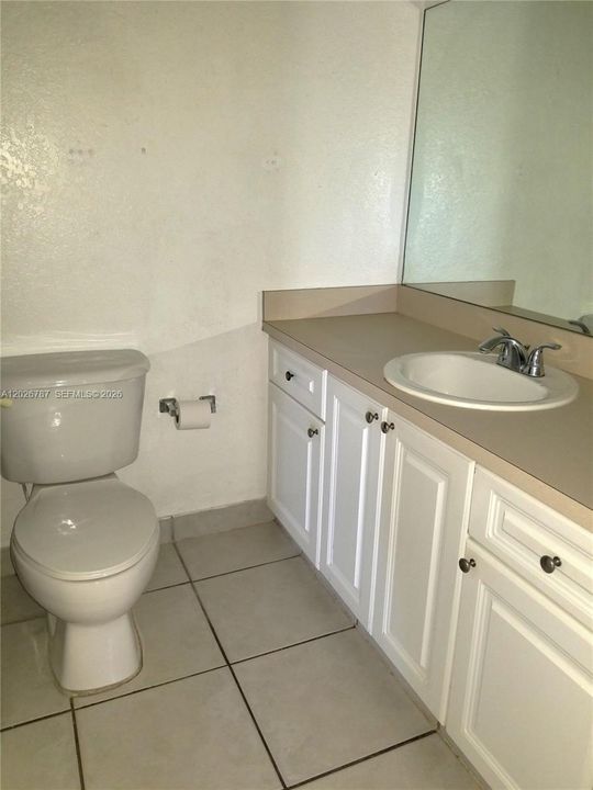 Activo con contrato: $2,200 (2 camas, 2 baños, 1080 Pies cuadrados)